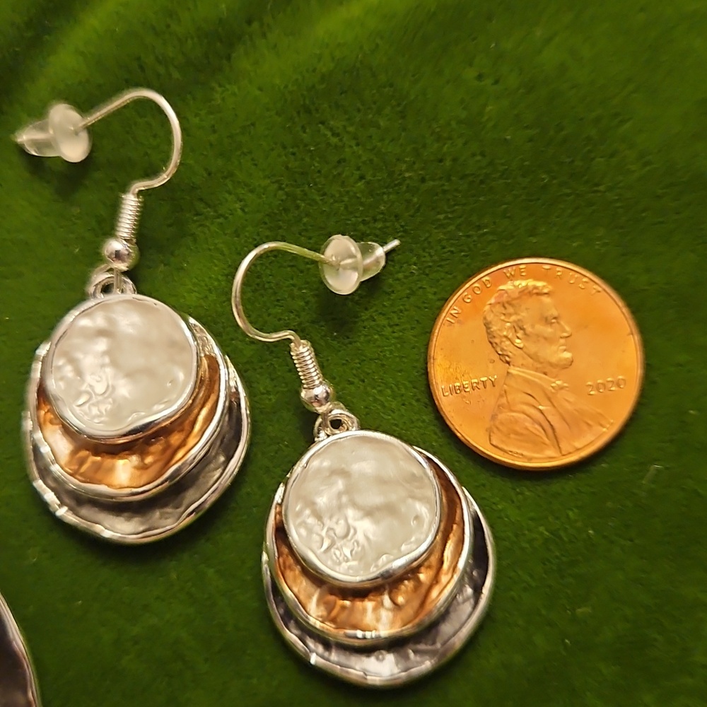 Multi-Tone Hammered Disc 15+2" Necklace and Earring Set Silver Gray & Gold - Picture 3 of 4